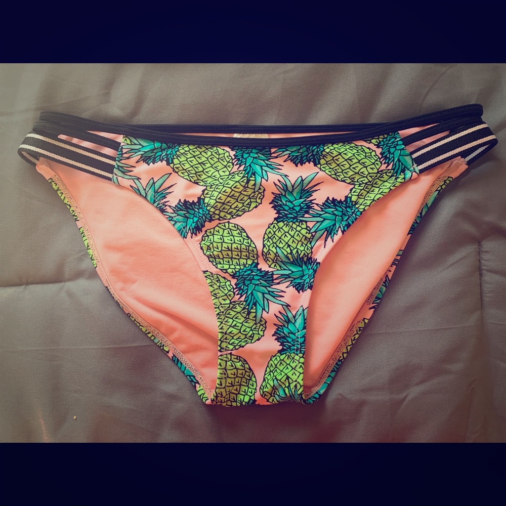 Pineapple Bottoms